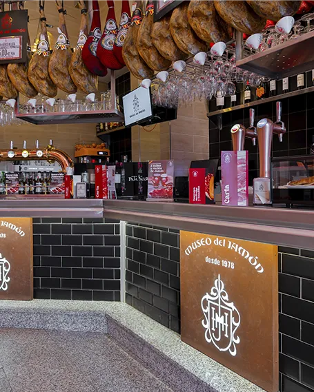 Barra del Museo del Jamón en la Gran Vía, Madrid
