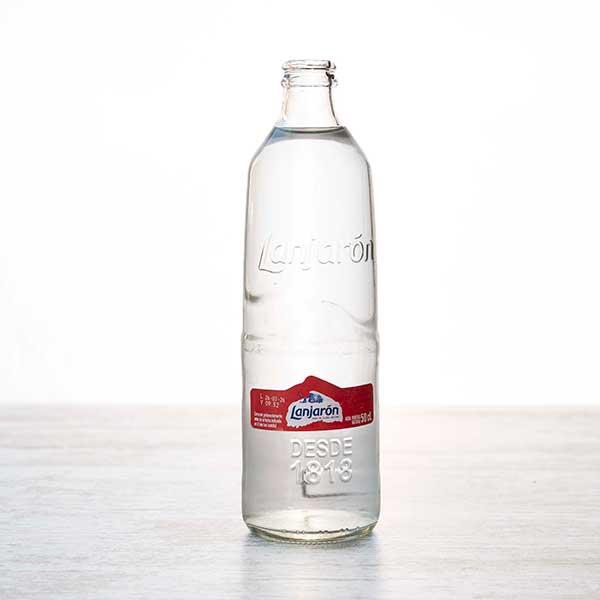 Botella de agua mineral Lanjarón