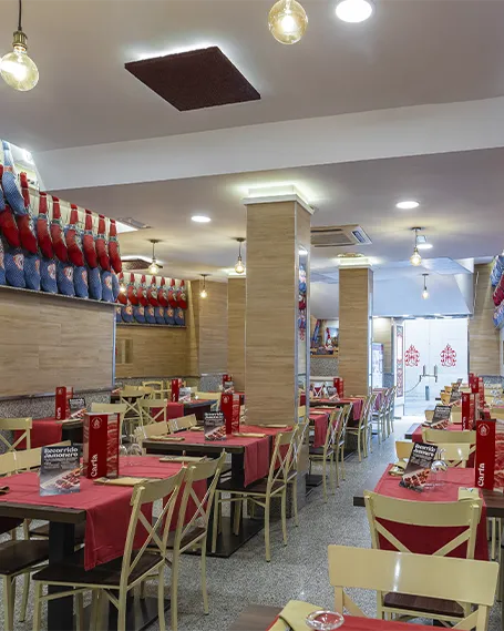 Salón del Museo del Jamón en el Paseo del Prado, Madrid