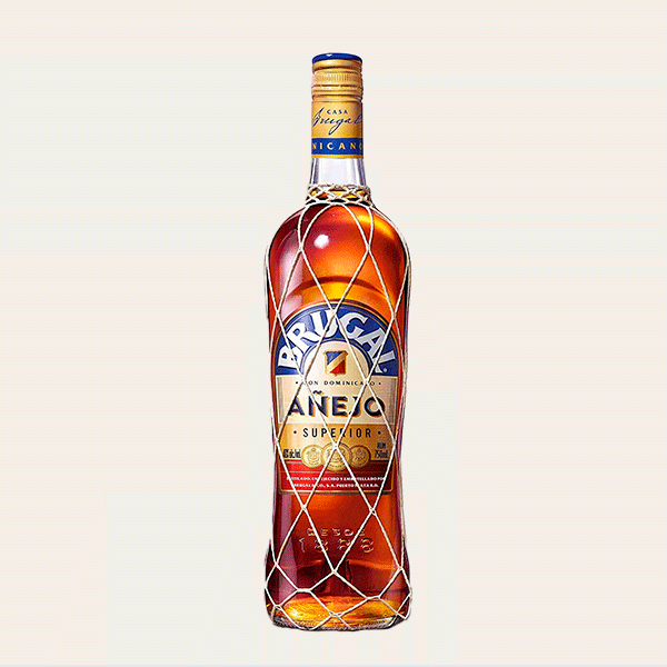 Botella de Ron Brugal Añejo Superior