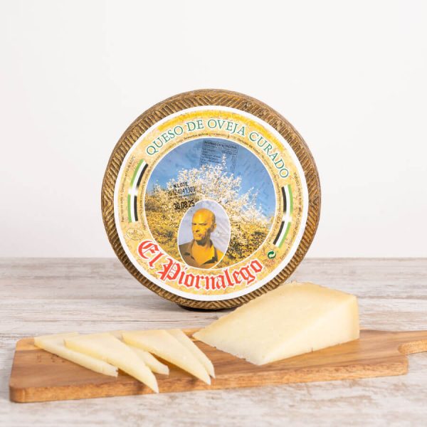 Queso de Oveja Curado entero en presentación clásica